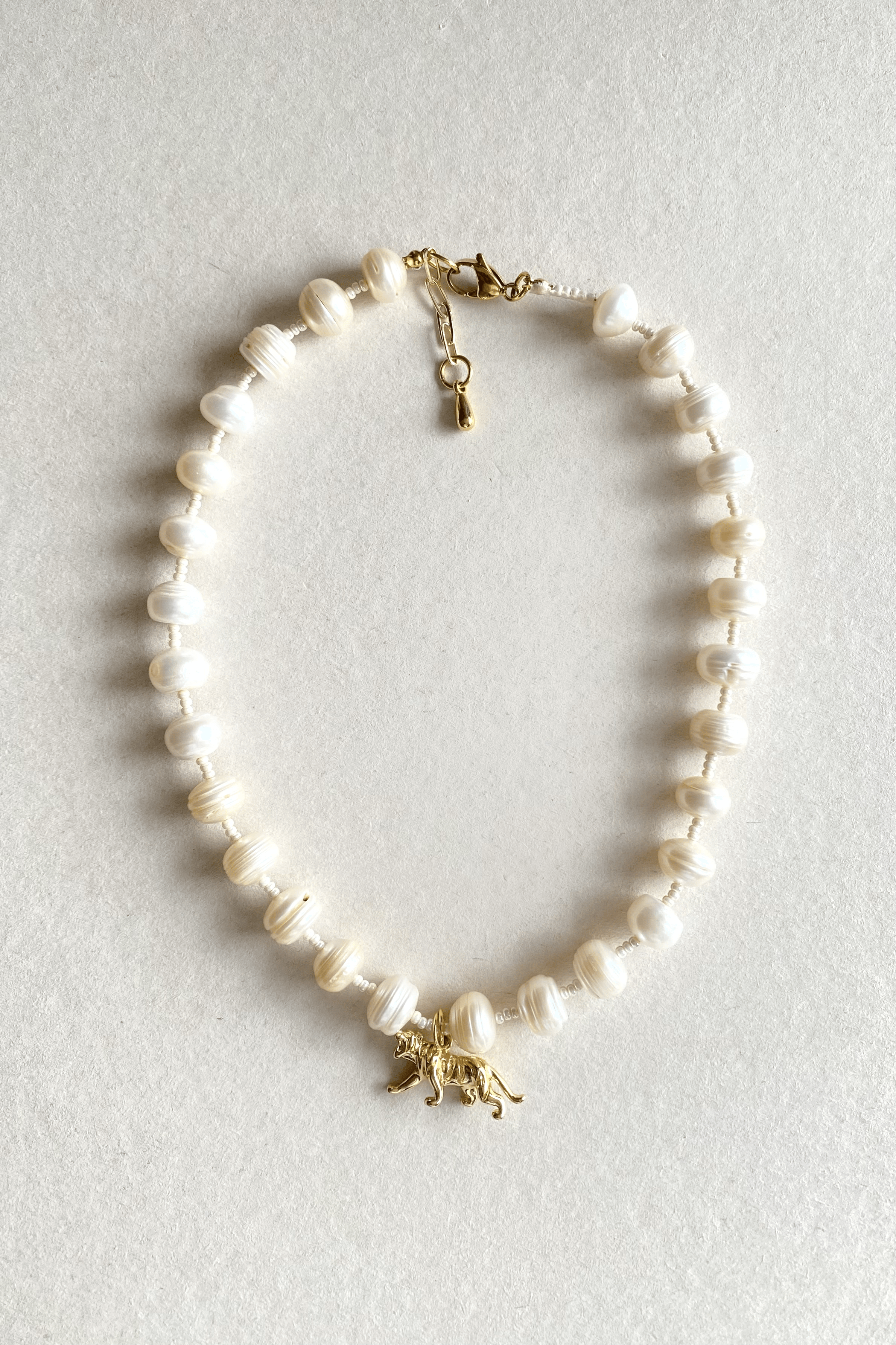 Choker perlas y tigre