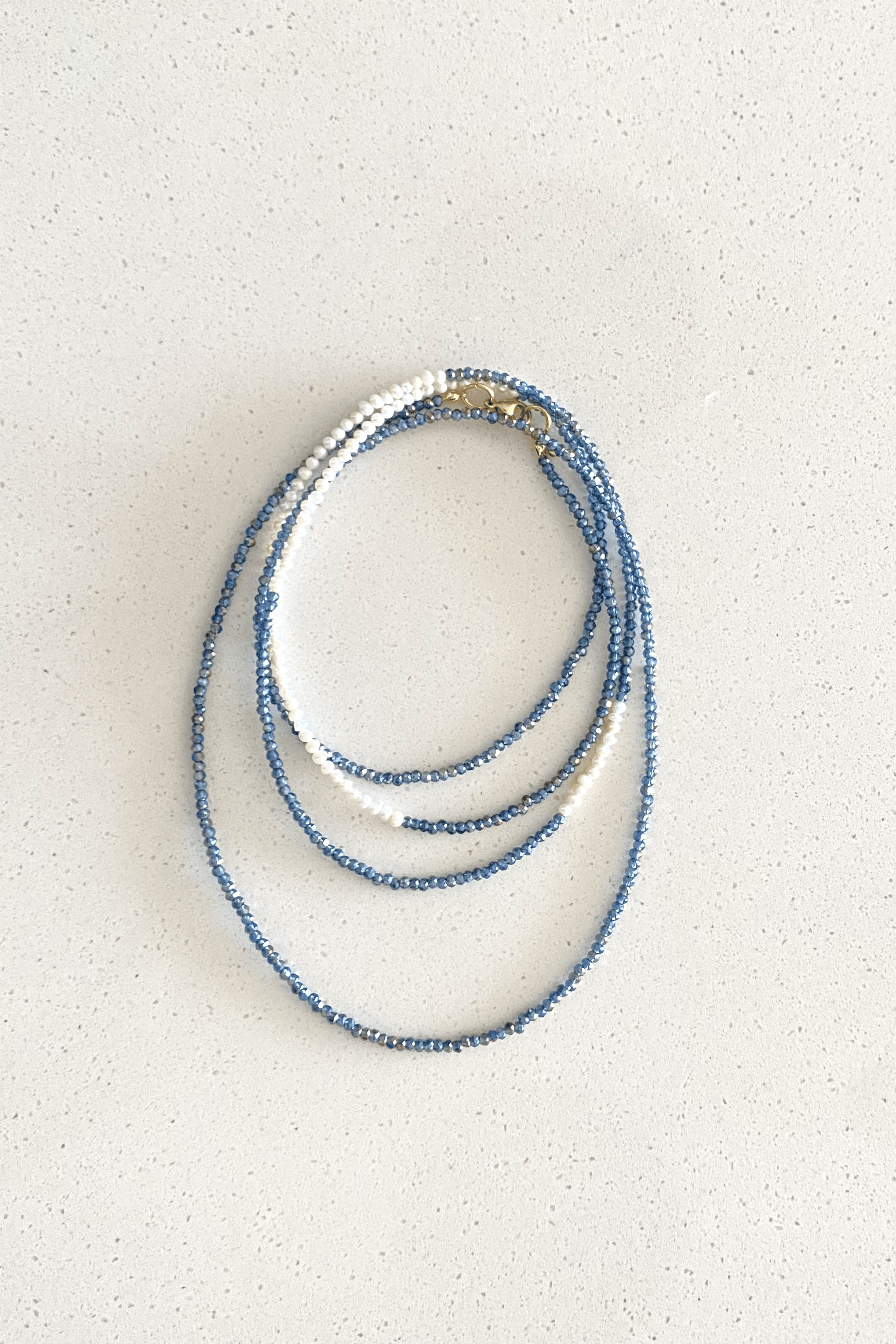 Perlas seed y cristal azul